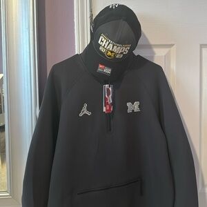 Jordan Men’s Large Michigan Wolverines CFP 1/2 Zip and Championship Hat
